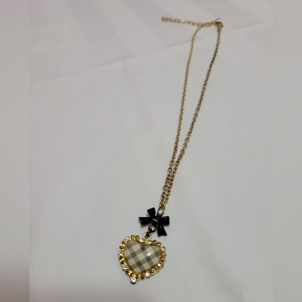 Vintage heart and bow pendant necklace